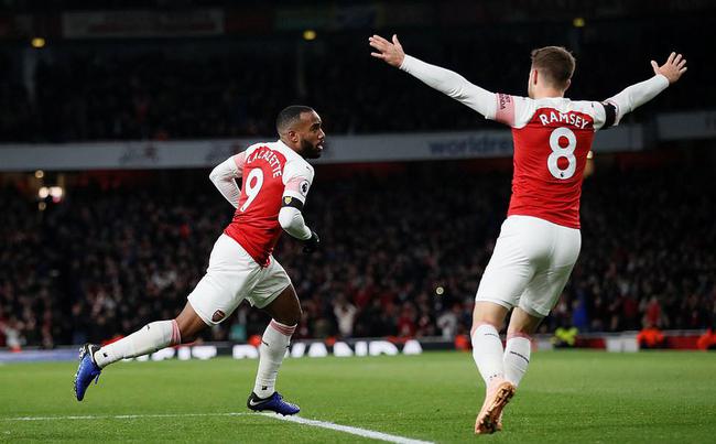  纽卡斯尔高空轰炸，头球接力破门战胜伯恩茅斯